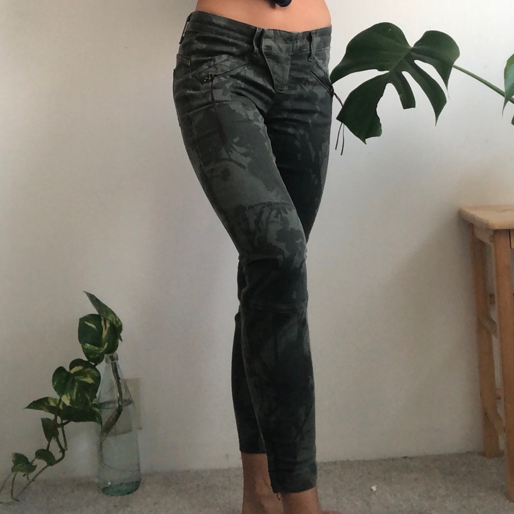 Rich and Skinny Floral Camouflage Pants
